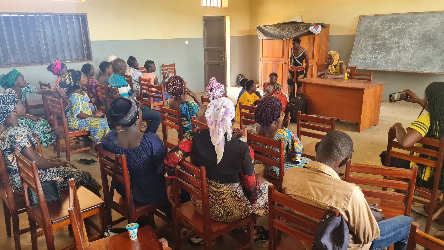  MANIFESTATIONS CULTURELLES DES FEMMES ET FILLES DANS DIFFERENTES COMMUNAUTES SUR LE LEADERSHIP FEMININ 